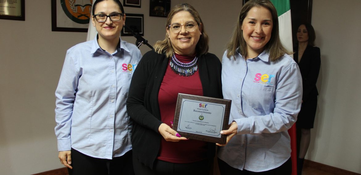 Firma de Convenio Red de escuelas SER y Claustro Universitario de Chihuahua